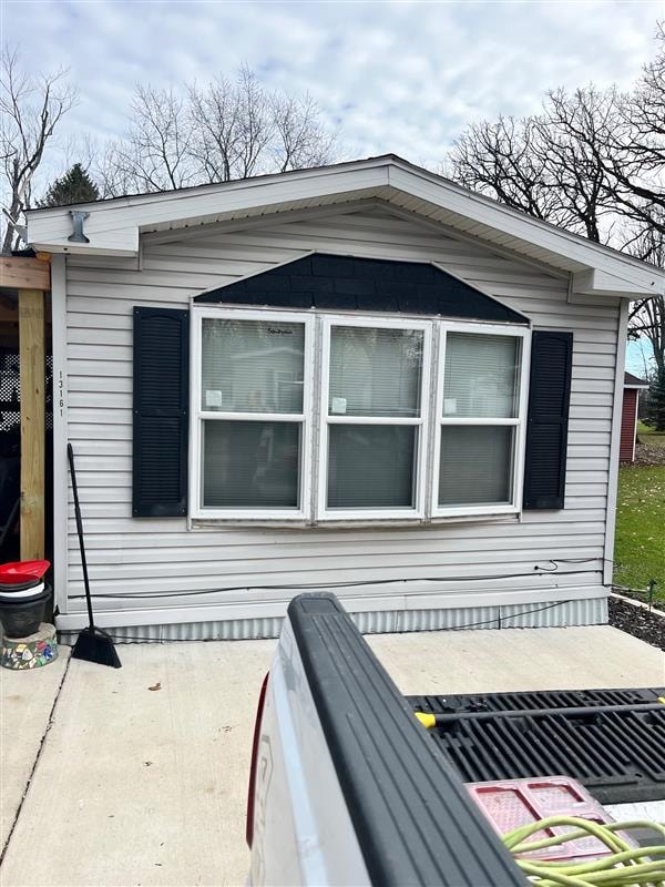 Mobile home exterior with vinyl siding and bay window